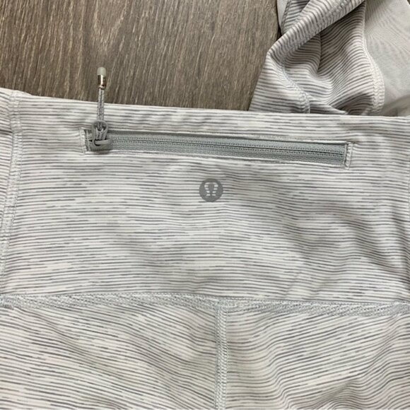 Lululemon Run With The Sun Crop Capri Wee Are From Space Nimbus Battleship White - Picture 12 of 15